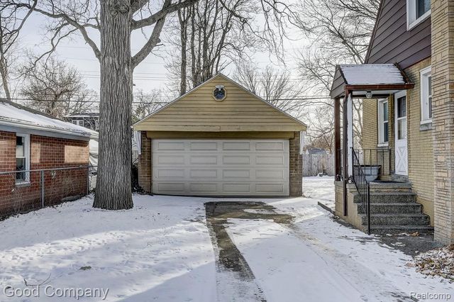 518 E Maxlow Avenue, Hazel Park, MI 48030