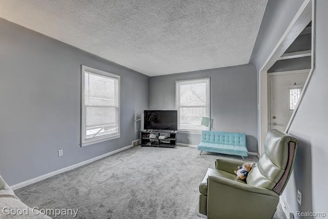 518 E Maxlow Avenue, Hazel Park, MI 48030