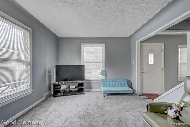 518 E Maxlow Avenue, Hazel Park, MI 48030