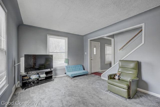 518 E Maxlow Avenue, Hazel Park, MI 48030