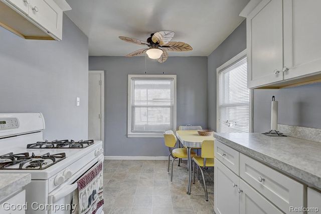 518 E Maxlow Avenue, Hazel Park, MI 48030