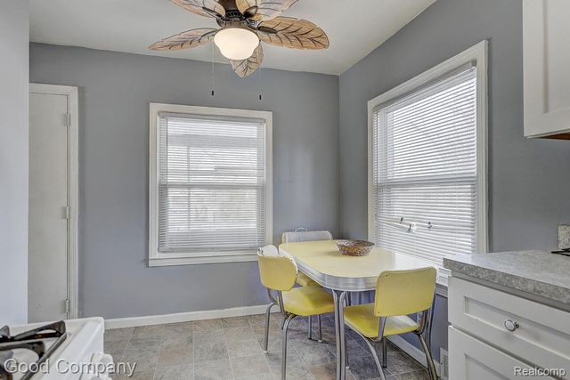 518 E Maxlow Avenue, Hazel Park, MI 48030