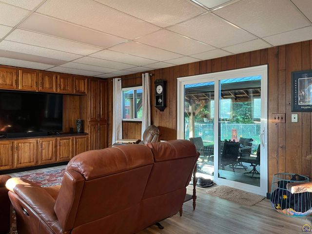 2769 SE Allen DR, Topeka, KS 66605