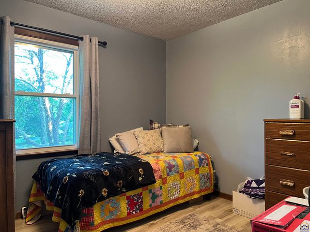 2769 SE Allen DR, Topeka, KS 66605