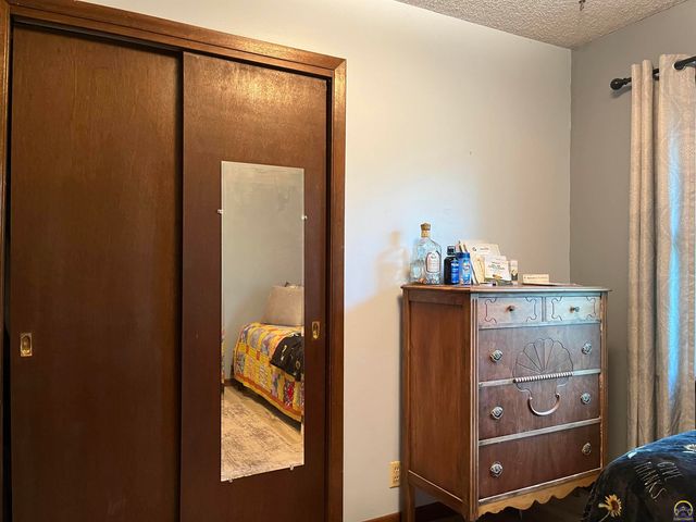 2769 SE Allen DR, Topeka, KS 66605