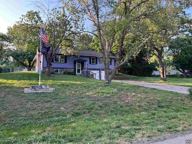 2769 SE Allen DR, Topeka, KS 66605