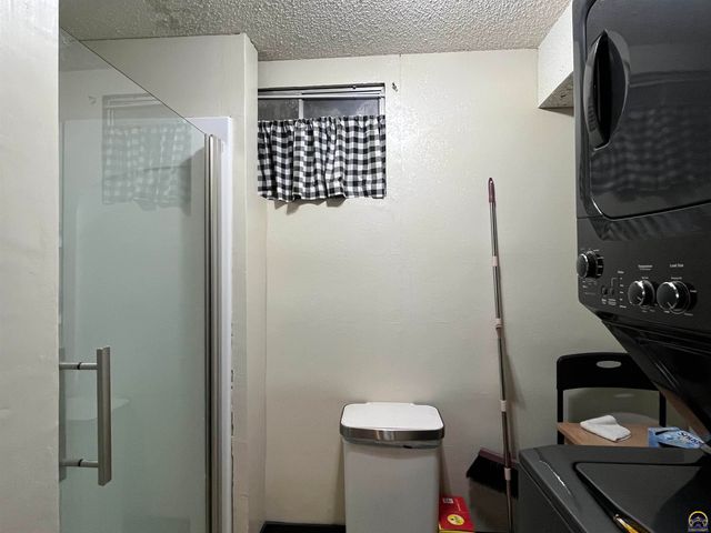 2769 SE Allen DR, Topeka, KS 66605
