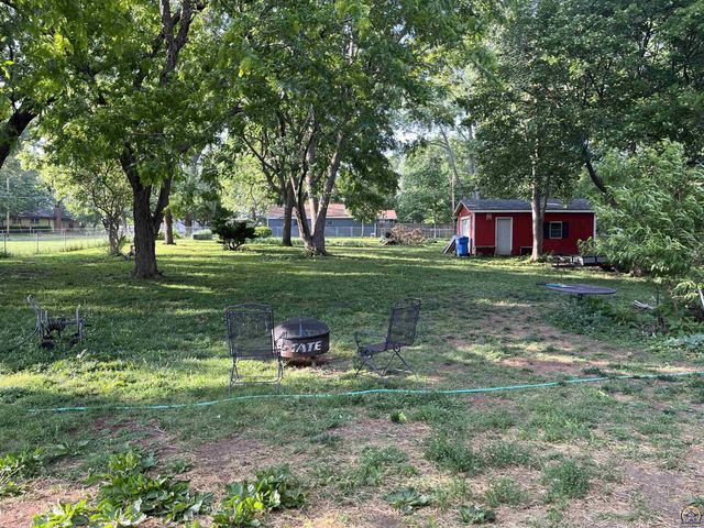 2769 SE Allen DR, Topeka, KS 66605