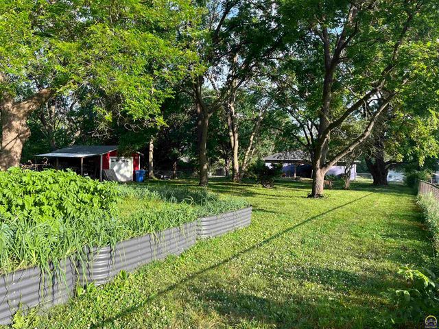 2769 SE Allen DR, Topeka, KS 66605
