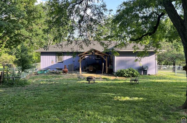 2769 SE Allen DR, Topeka, KS 66605