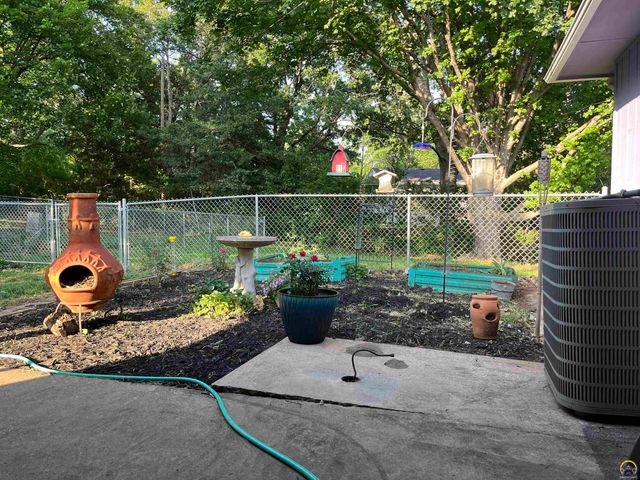 2769 SE Allen DR, Topeka, KS 66605