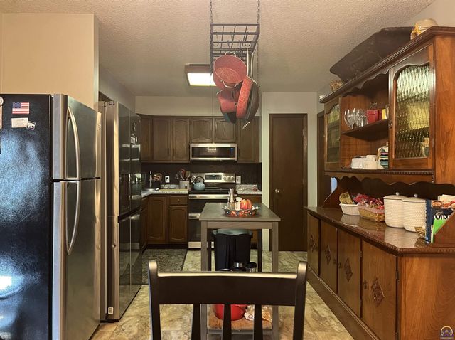 2769 SE Allen DR, Topeka, KS 66605