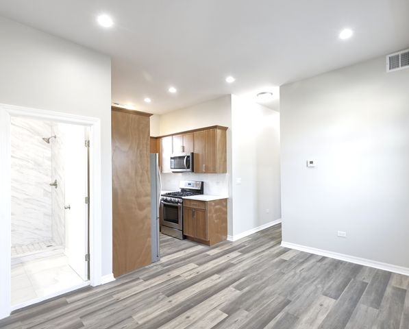 3621 S Winchester Avenue 2R, Chicago, IL 60609