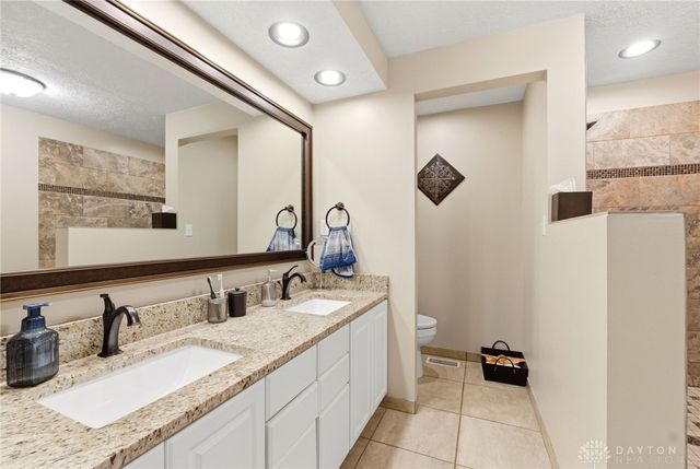8916 Paragon Road, Centerville, OH 45458
