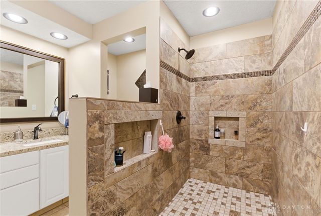8916 Paragon Road, Centerville, OH 45458
