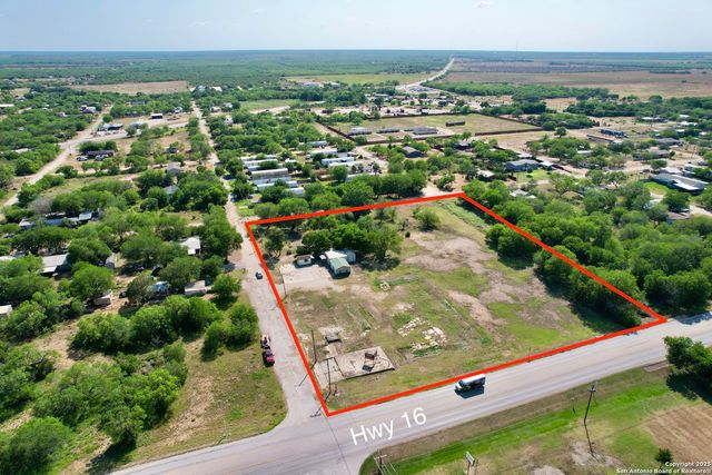 613 Maple, Jourdanton, TX 78026