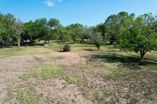 613 Maple, Jourdanton, TX 78026
