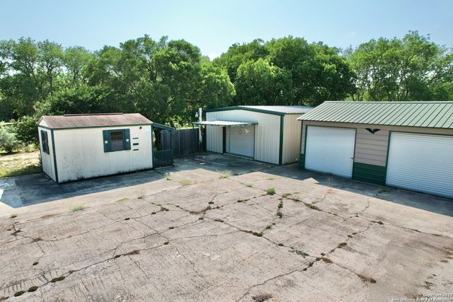 613 Maple, Jourdanton, TX 78026
