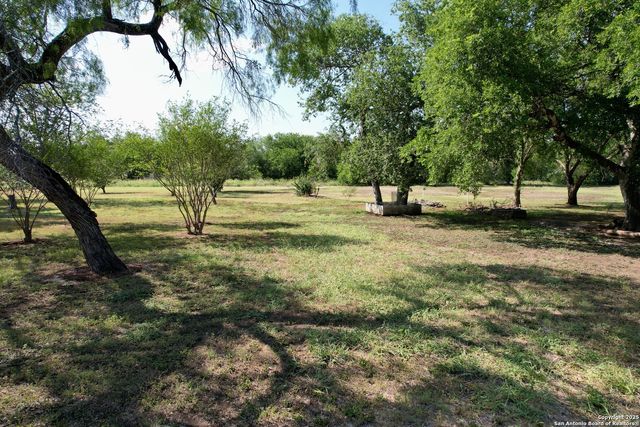 613 Maple, Jourdanton, TX 78026