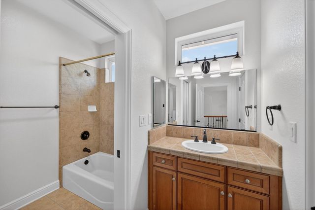 6847 Boa Nova Dr, Elk Grove, CA 95757