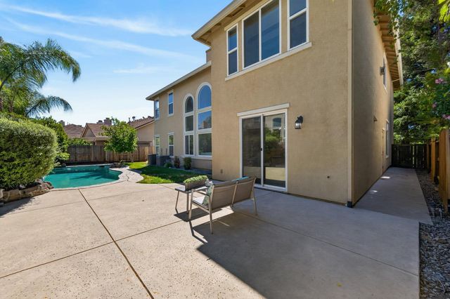 6847 Boa Nova Dr, Elk Grove, CA 95757