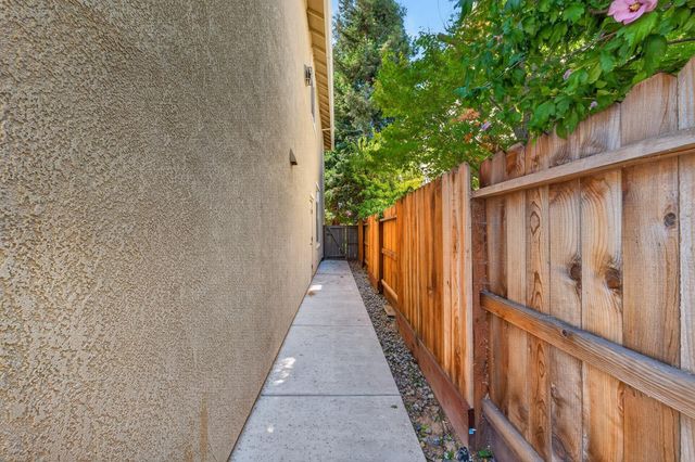 6847 Boa Nova Dr, Elk Grove, CA 95757