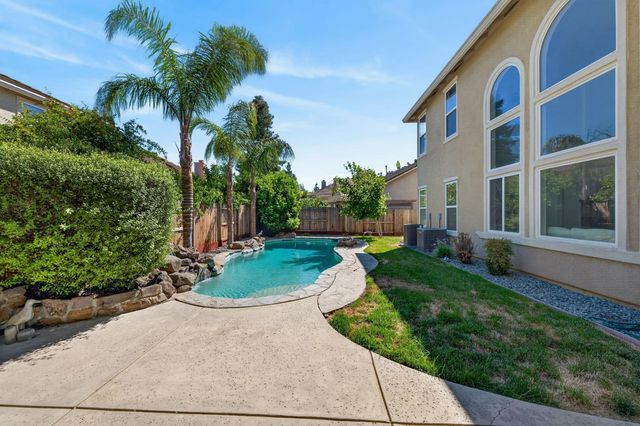 6847 Boa Nova Dr, Elk Grove, CA 95757