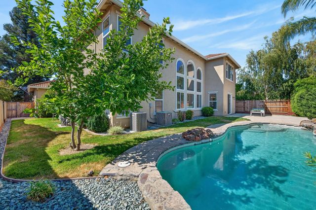 6847 Boa Nova Dr, Elk Grove, CA 95757