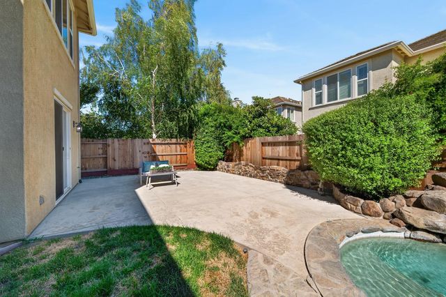 6847 Boa Nova Dr, Elk Grove, CA 95757