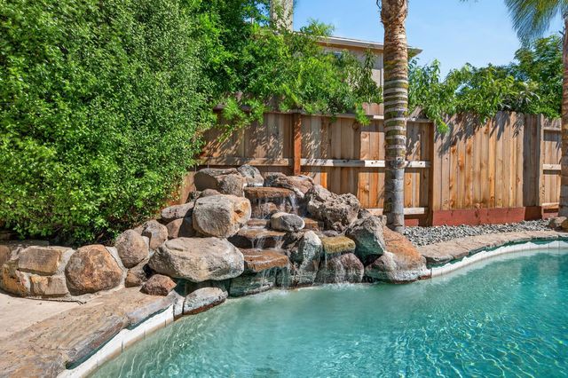 6847 Boa Nova Dr, Elk Grove, CA 95757