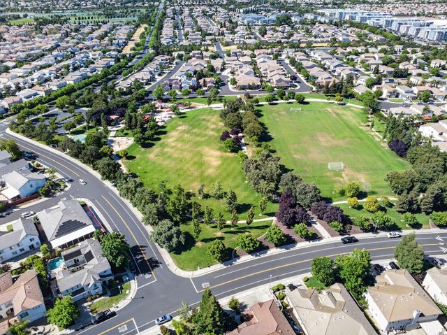 6847 Boa Nova Dr, Elk Grove, CA 95757