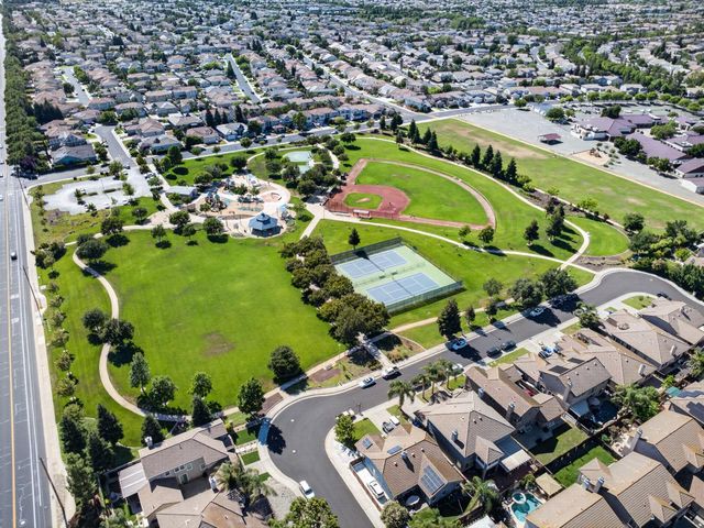 6847 Boa Nova Dr, Elk Grove, CA 95757