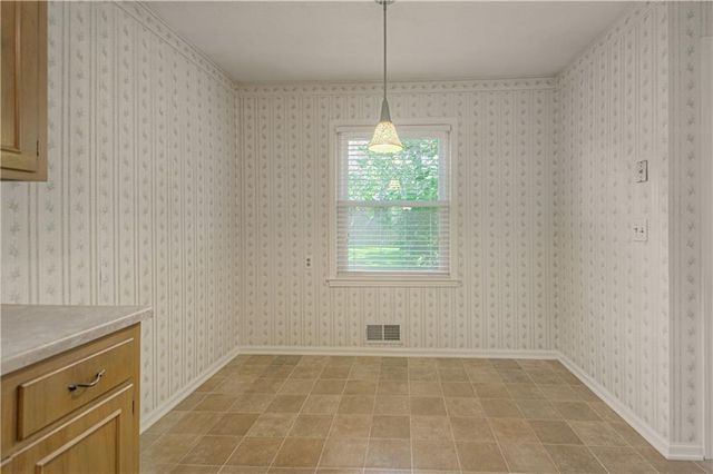 15 W Bridlespur Drive, Kansas City, MO 64114