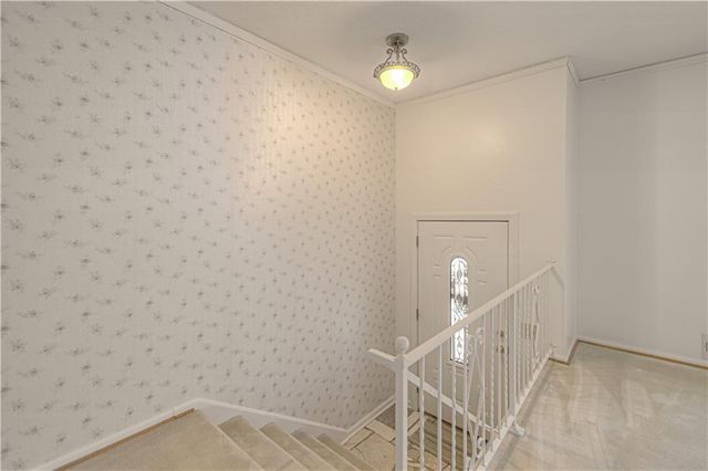 15 W Bridlespur Drive, Kansas City, MO 64114