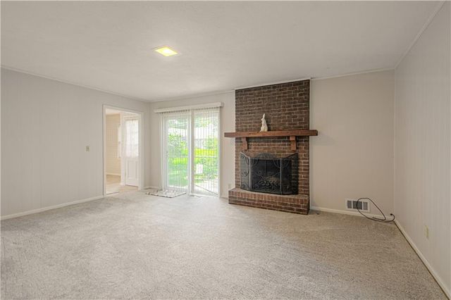 15 W Bridlespur Drive, Kansas City, MO 64114