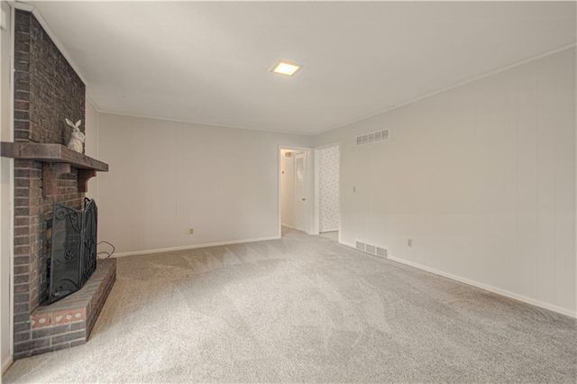 15 W Bridlespur Drive, Kansas City, MO 64114