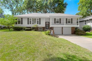 15 W Bridlespur Drive, Kansas City, MO 64114