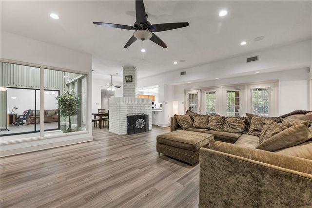 1711 Glade Street, College Station, TX 77840