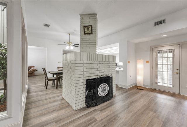 1711 Glade Street, College Station, TX 77840