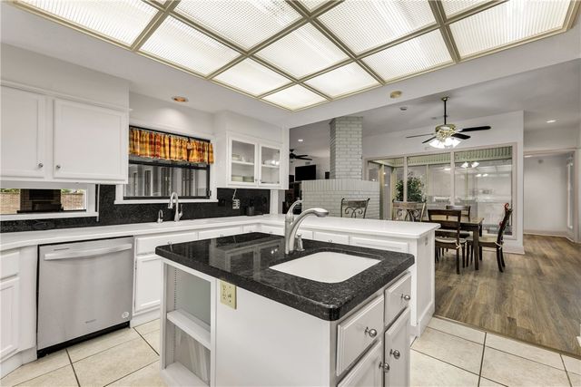1711 Glade Street, College Station, TX 77840