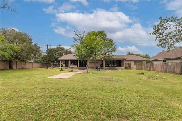 1711 Glade Street, College Station, TX 77840