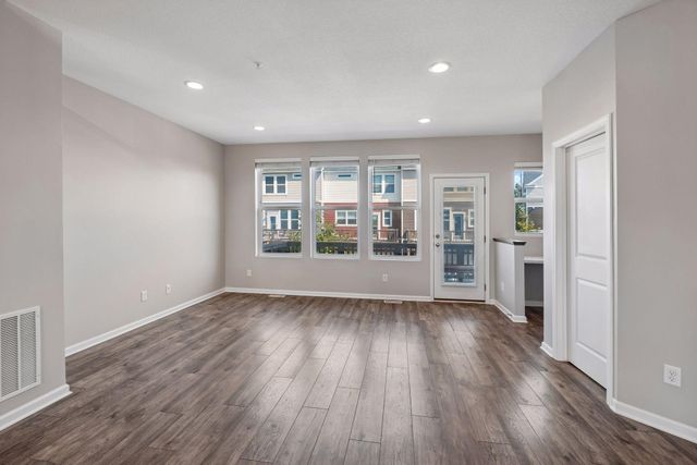 5202 Hampton Street NE, Prior Lake, MN 55372