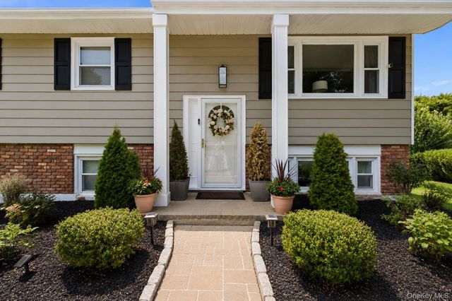 19 McMillan Avenue, Mahopac, NY 10541