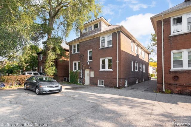 843 Beaconsfield Avenue, Grosse Pointe Park, MI 48230