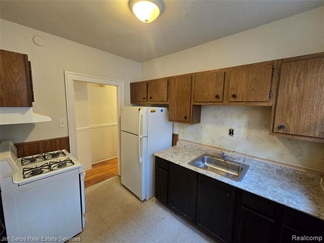 843 Beaconsfield Avenue, Grosse Pointe Park, MI 48230