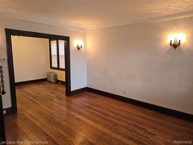 843 Beaconsfield Avenue, Grosse Pointe Park, MI 48230
