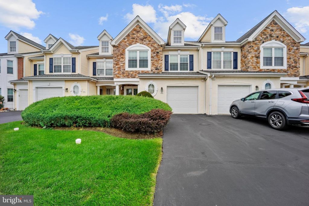 304 HOLLY HILL CT, Warwick, PA 18974 — exterior