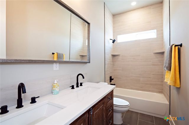 212 Saddle Springs Drive, Georgetown, TX 78633