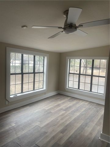 916 S Reynolds St, Alice, TX 78332