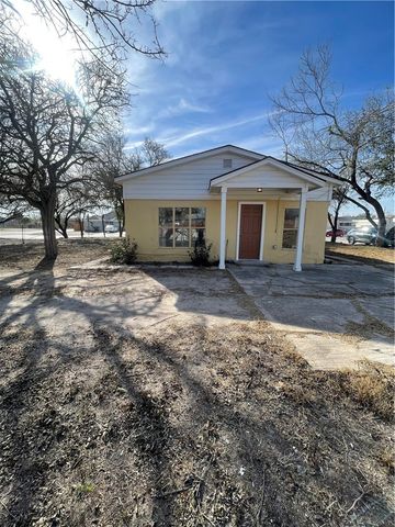 916 S Reynolds St, Alice, TX 78332